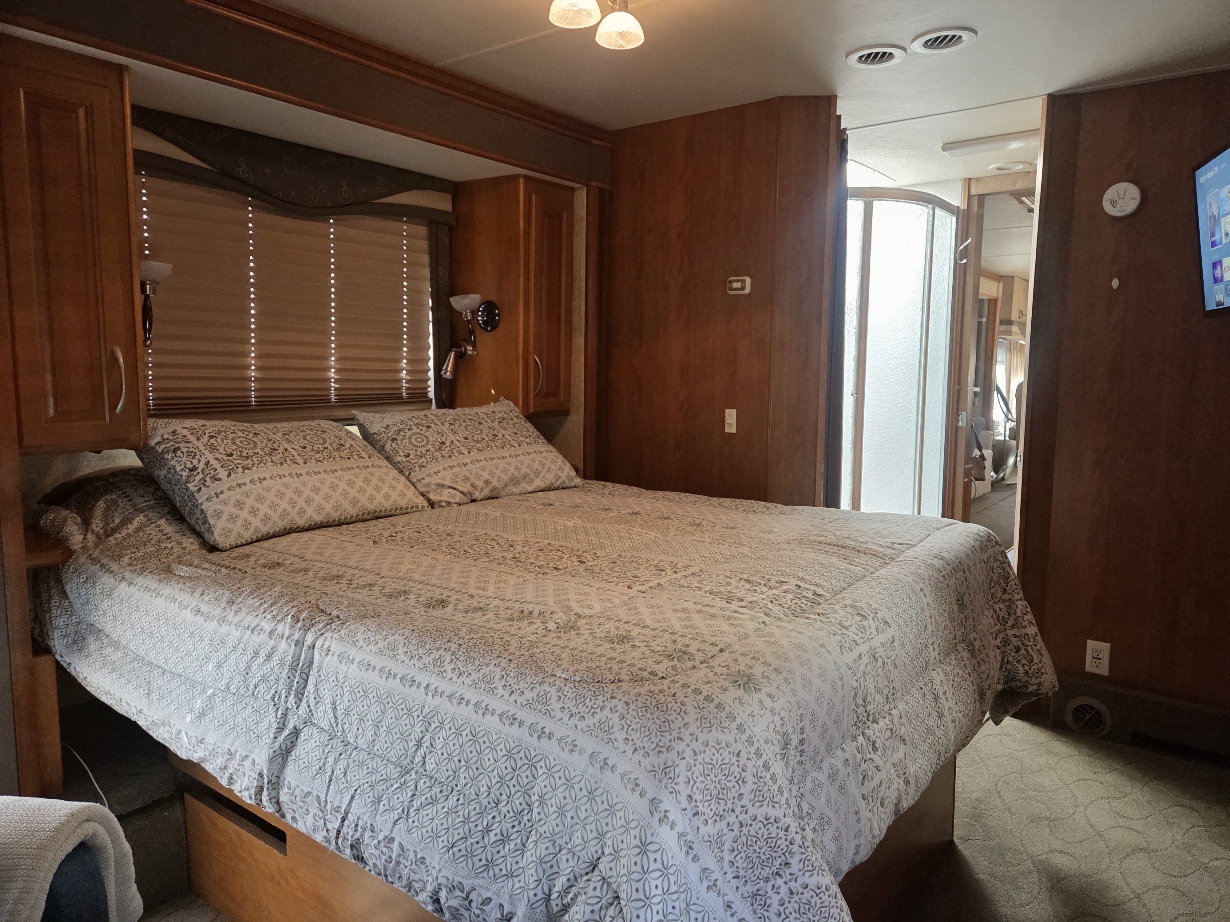2006 Fleetwood Pace Arrow 38L