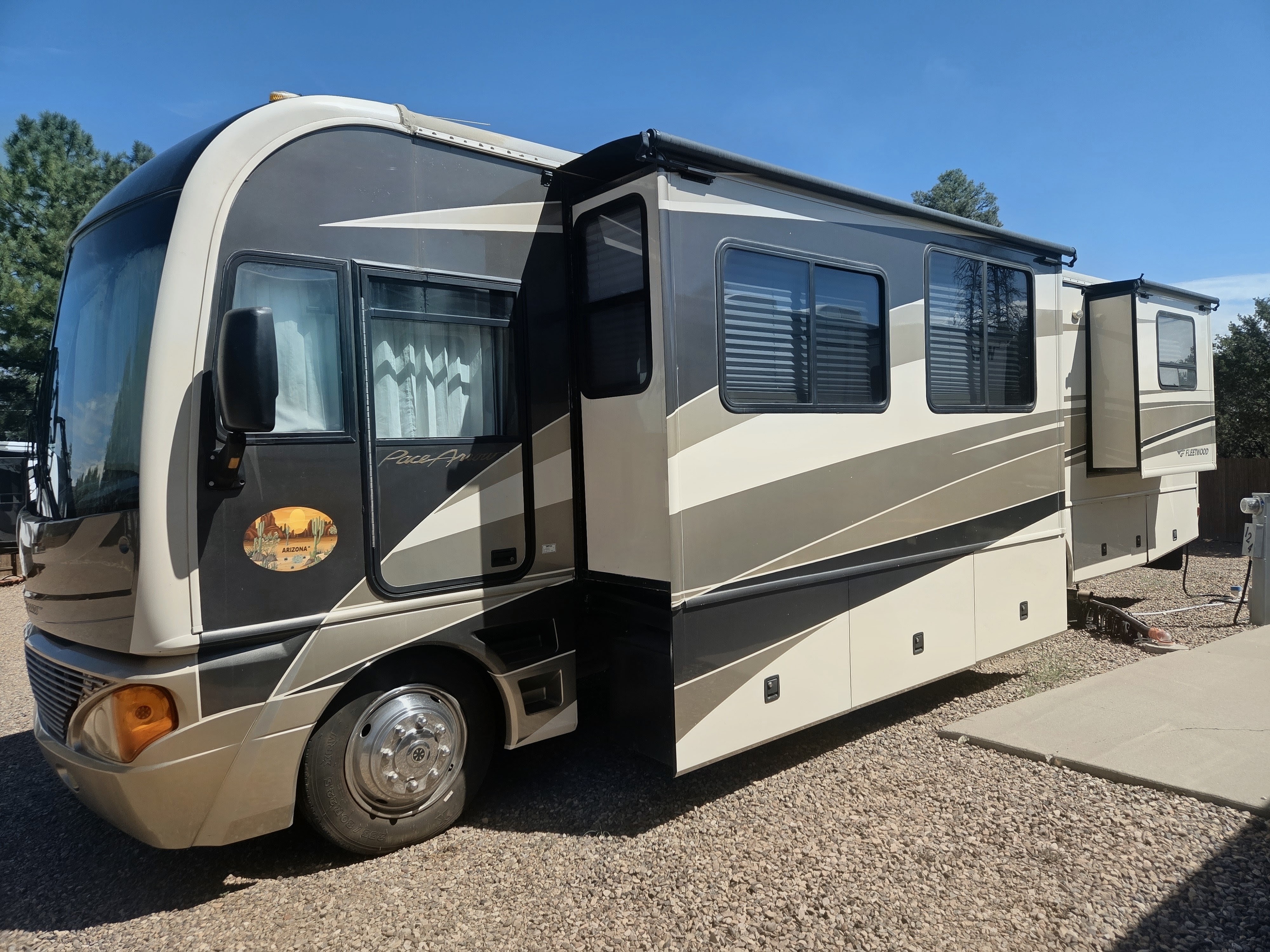 2006 Fleetwood Pace Arrow 38L